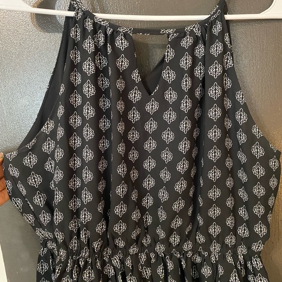 Francesca’s Black, White and Red dress - Picture 2 of 6